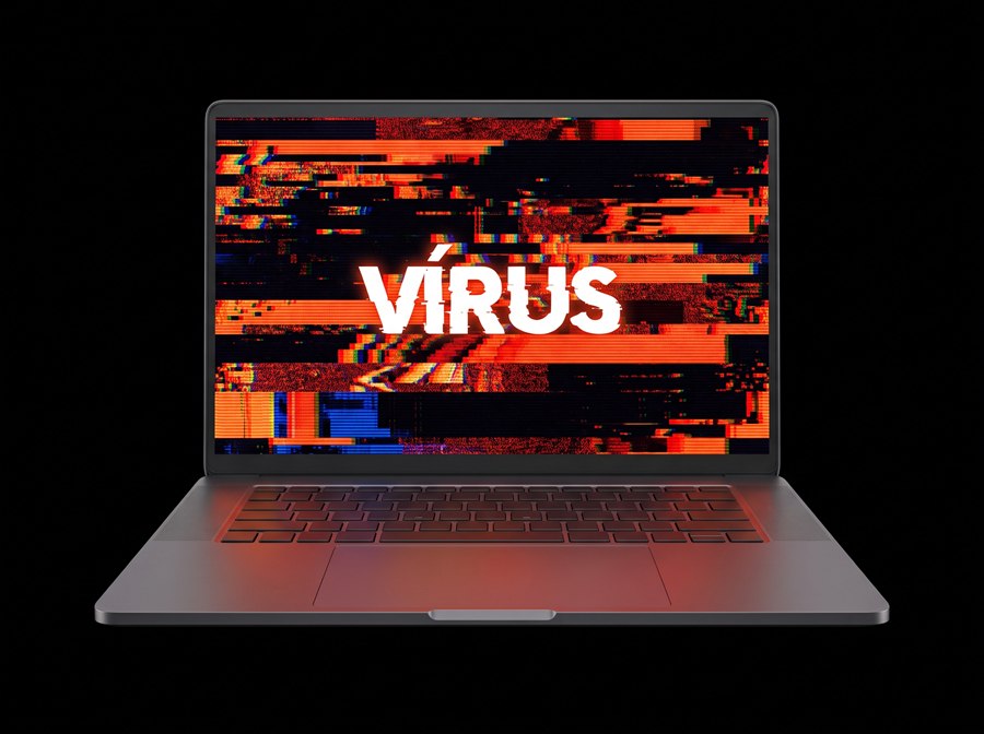 Notebook com a tela tomada por ruído digital vermelho e a palavra vírus em destaque